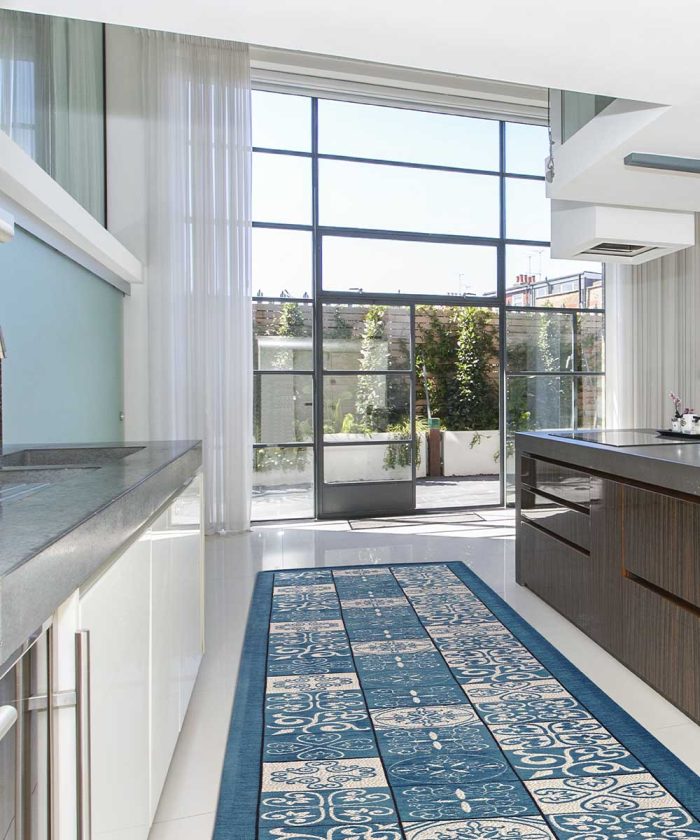 Corsia da cucina moderno con stile ceramiche artigianali.