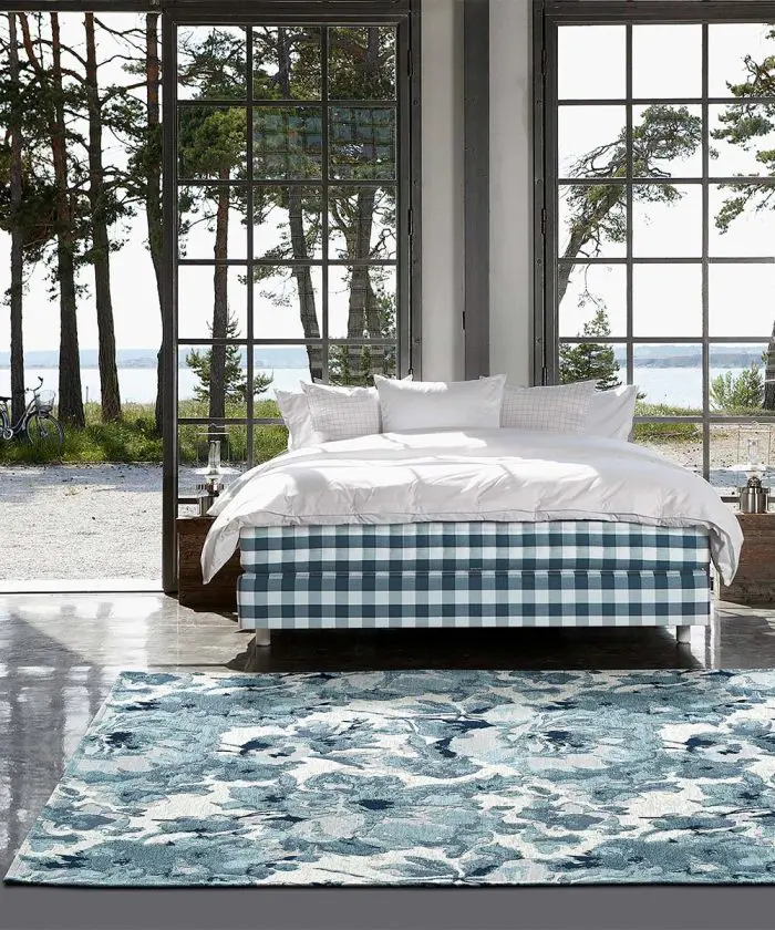 Tappeti soggiorno, camera da letto, ingresso dal disegno con fiori eleganti. Prodotti 100% in Italia. Sono multiuso, resistenti e lavabili in lavatrice.