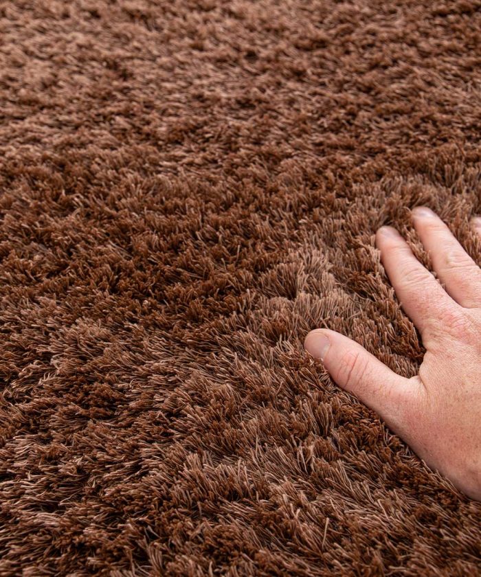 Dettaglio Tappeto shaggy Tivoli 080 marrone. Tappeto arredo con pelo lungo per salotto, living o camera da letto.