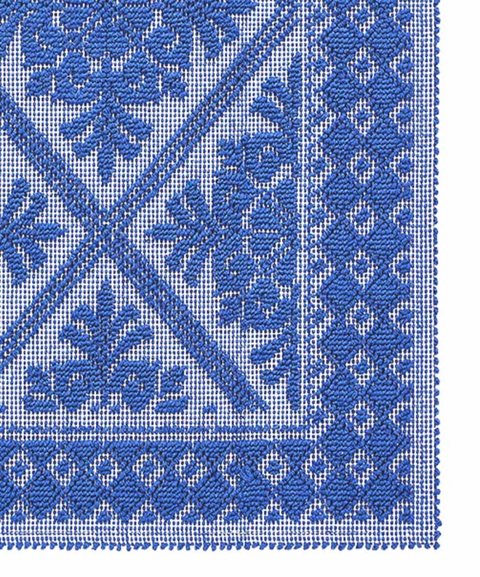 Dettaglio Tappeto Sardo Blu 100% cotone e prodotto in Sardegna Italia. Tappetino bagno passatoia lavabile.