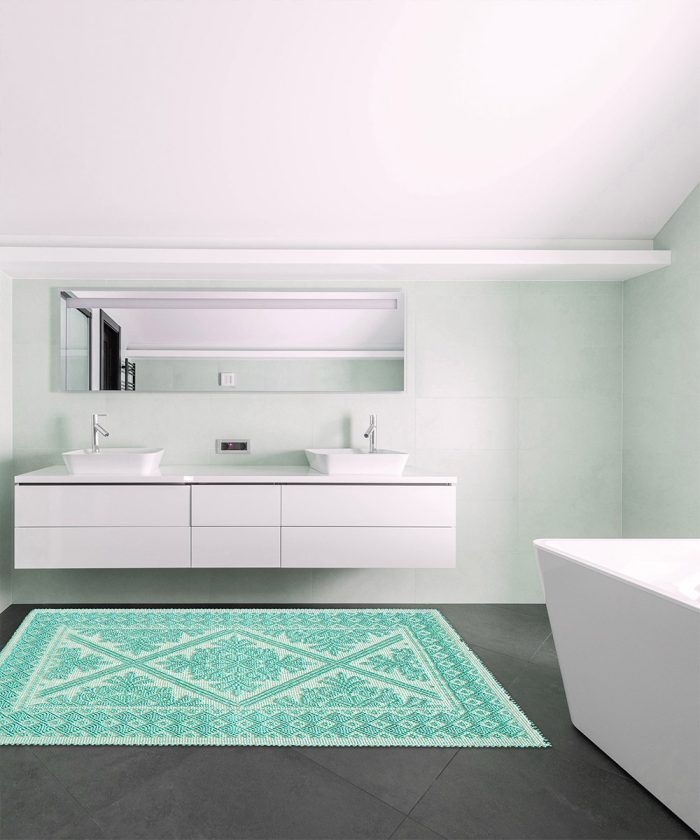 Bagno con Tappeto Sardo verde acqua 100% cotone e prodotto in Sardegna Italia. Tappetino passatoia lavabile.