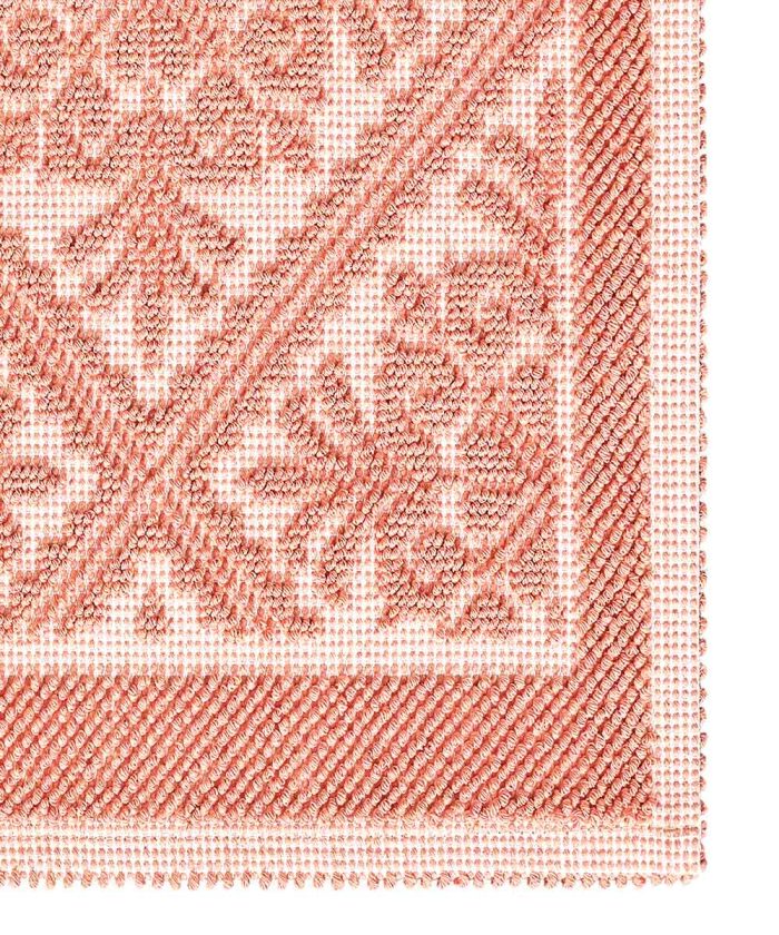 Particolare del Tappeto Sardo Rosa Salmone 100% cotone e prodotto in Sardegna Italia. Tappetino bagno passatoia lavabile.