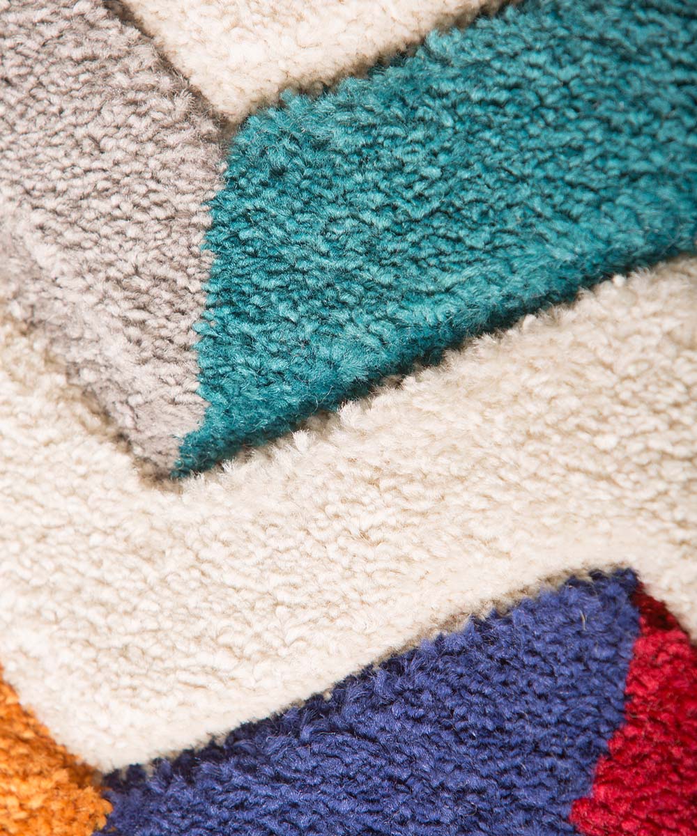 Particolare del tappeto multicolore zigzag 960