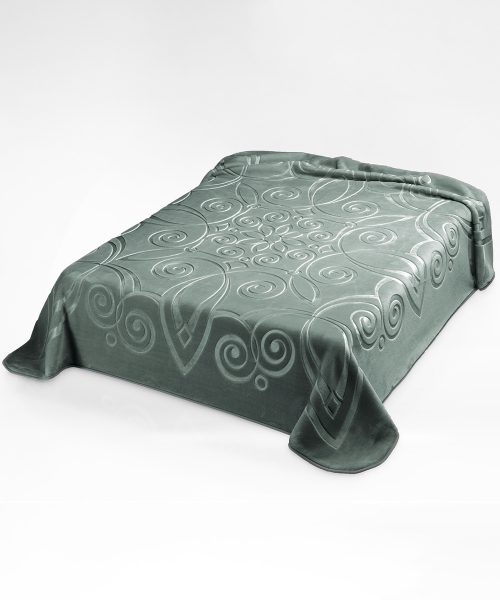 Coperta tinta unita verde laguna, calda e morbida con pelo effetto velluto. Disponibile per letto singolo e matrimoniale, fabbricata in Spagna.