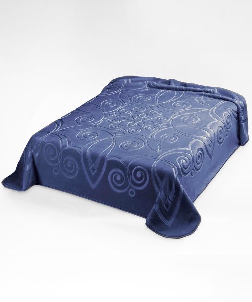 Coperta tinta unita blu navy, calda e morbida con pelo effetto velluto. Disponibile per letto singolo e matrimoniale, fabbricata in Spagna.