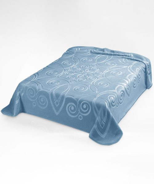 Coperta tinta unita azzurro cielo, calda e morbida con pelo effetto velluto. Disponibile per letto singolo e matrimoniale, fabbricata in Spagna.
