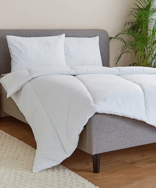 Letto con piumino 100% poliestere e made in Italy. ADAMELLO estivo 100 grammi. MONVISO invernale 300 grammi