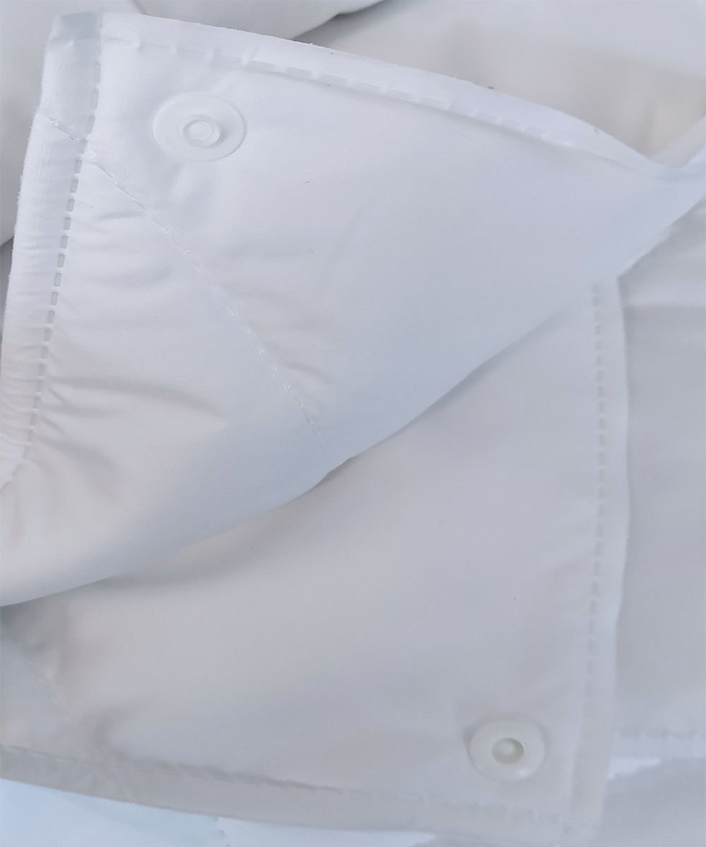 Dettaglio clip Piumino 4 Stagioni Singolo e Matrimoniale in Morbida Microfibra Doppio Piumone Unibile con Bottoni per Sacco per Tutte le Stagioni Made in Italy Mod. Dolomiti