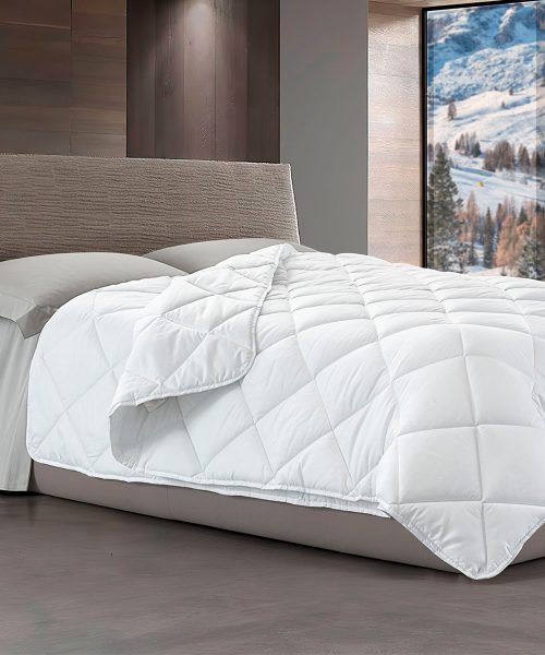 Camera da letto con Piumino 4 Stagioni Singolo e Matrimoniale in Morbida Microfibra Doppio Piumone Unibile con Bottoni per Sacco per Tutte le Stagioni Made in Italy Mod. Dolomiti