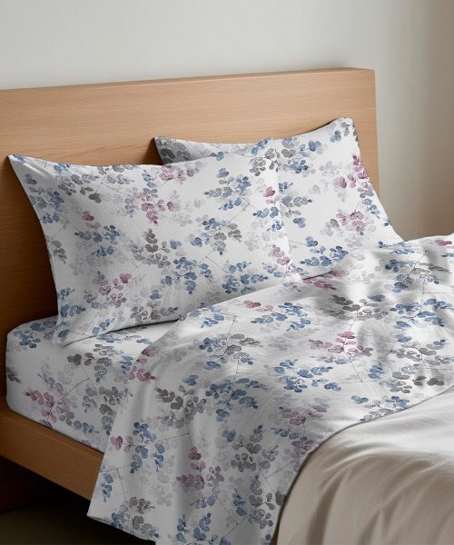 Completo Lenzuola letto Singolo Matrimoniale disegno floreale petali fiori bianco azzurro. 1 piazza, 1 piazza e mezza, 2 piazze. Completo lenzuolo, angolo e federe cuscini.