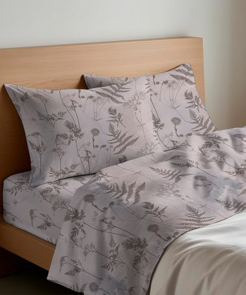 Completo Lenzuola letto Singolo Matrimoniale disegno moderno floreale beige. 1 piazza, 1 piazza e mezza, 2 piazze. Completo lenzuolo, angolo e federe cuscini.