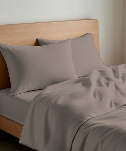 Completo Lenzuola in Percalle per Letto Singolo e Matrimoniale tinta unita TORTORA. Misura 1 piazza, 1 piazza e mezza, 2 piazze. Completo lenzuolo, angolo e federe cuscini.