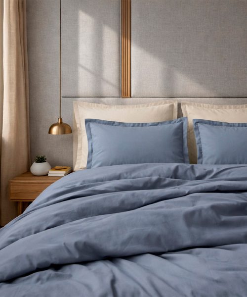 Completo Lenzuola in Raso per Letto Matrimoniale tinta unita AZZURRO 2 piazze e maxi. Completo lenzuolo, angolo e federe cuscini.