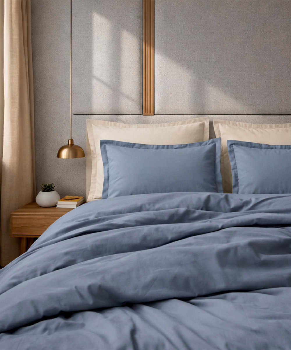 Completo Lenzuola in Raso per Letto Matrimoniale tinta unita AZZURRO 2 piazze e maxi. Completo lenzuolo, angolo e federe cuscini.