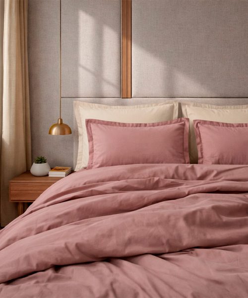 Completo Lenzuola in Raso per Letto Matrimoniale tinta unita ROSA 2 piazze e maxi. Completo lenzuolo, angolo e federe cuscini.