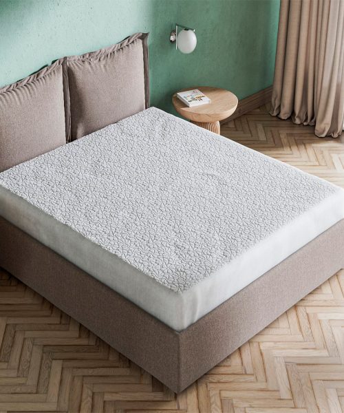 Coprimaterssao Rossi in cotone 420 grammi al metro quadro, 100% prodotto in Italia. Letto singolo e matrimoniale, altezza 30 cm con angoli elasticizzati.