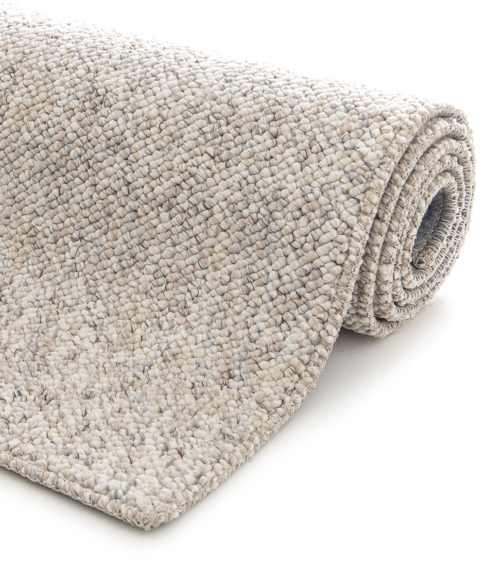 Rotolo del Tappeto bouclé PABLO GREIGE tessitura effetto riccio, colori naturali e design minimal in stile scandinavo. Morbidi, resistenti ma anche pratici e facili da lavare: lavatrice e asciugatrice.