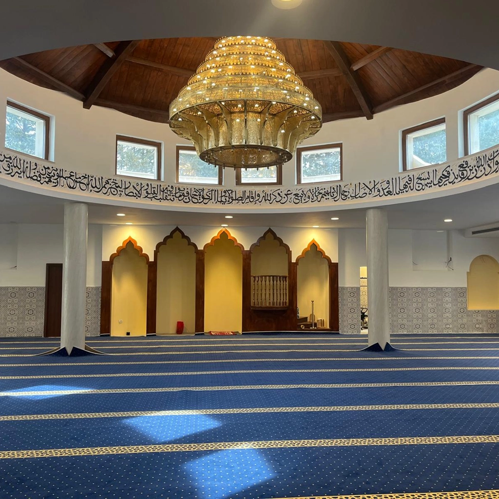 Foto lavoro effettuato per Moschea di Perugia. Vendita tappeti e moquette per moschee e luoghi preghiera Islam