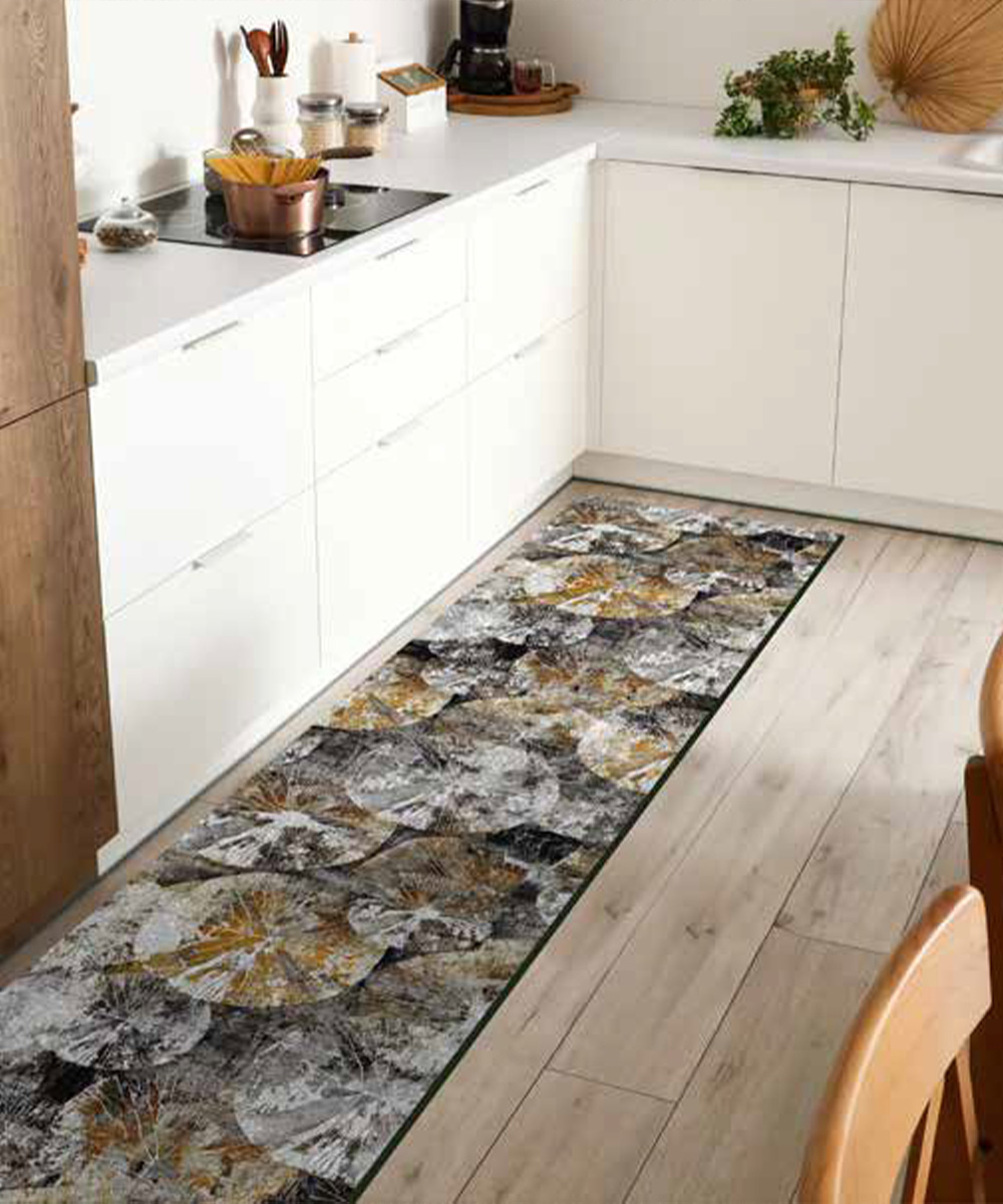 Ambientata CucinaTappeto passatoia su misura multiuso per cucina corridoio bagno, collezione SPRINTY SPACE disegno LUNA geometrico astratto antracite, beige