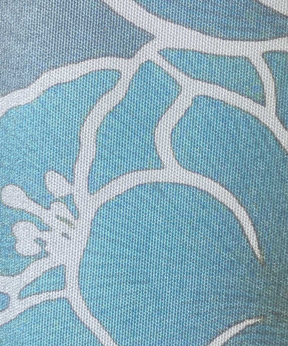 Dettaglio Tappeto passatoia su misura multiuso per cucina corridoio bagno, collezione SPRINTY SPACE disegno STELLA floreale blu argento