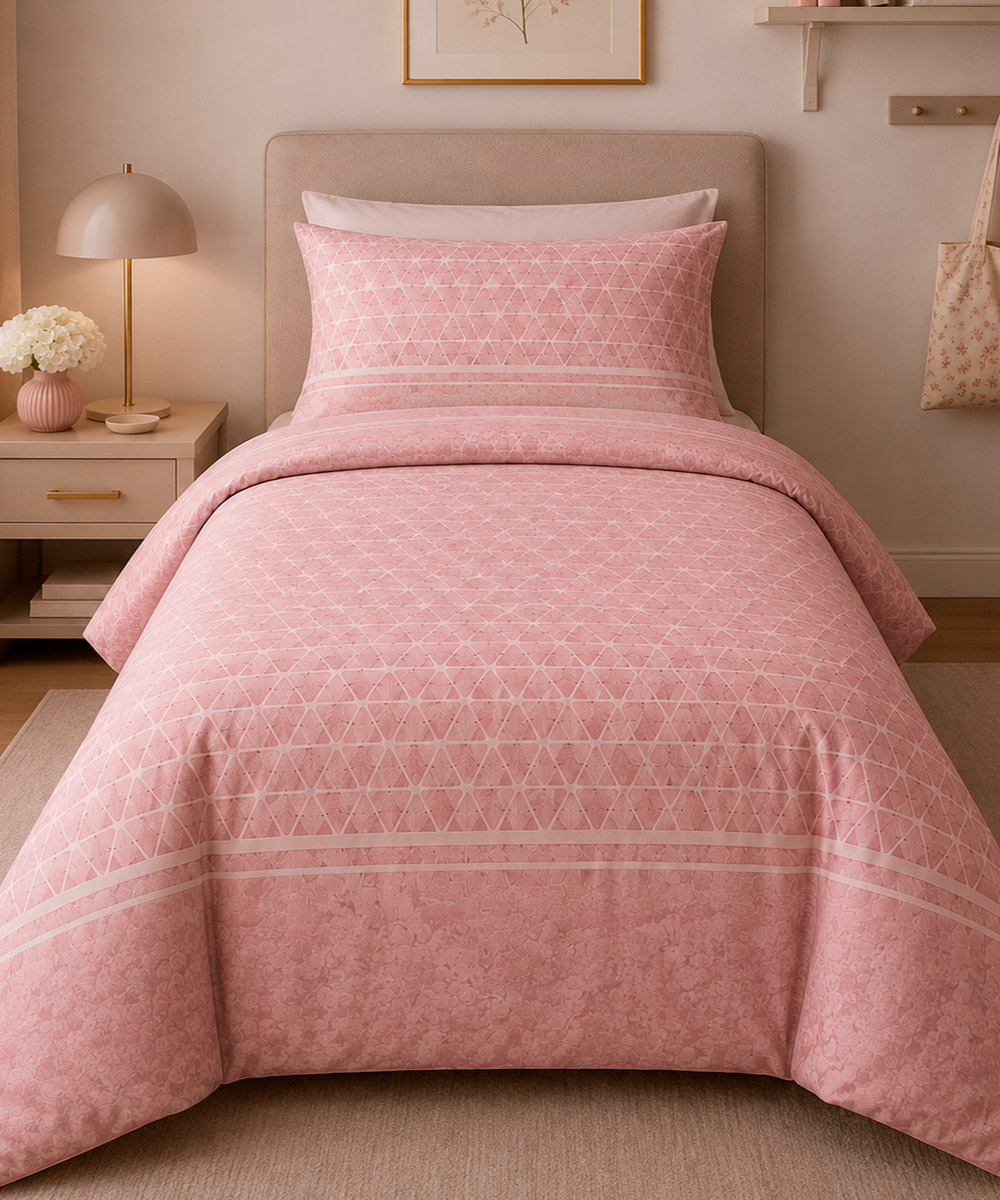 Parure Copripiumino living Geo 3 rosa. In pregiato cotone e 100% prodotto in Italia. Stampa digitale alta definizione.
