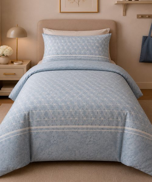Parure Copripiumino living Geo 4 azzurro. In pregiato cotone e 100% prodotto in Italia. Stampa digitale alta definizione.