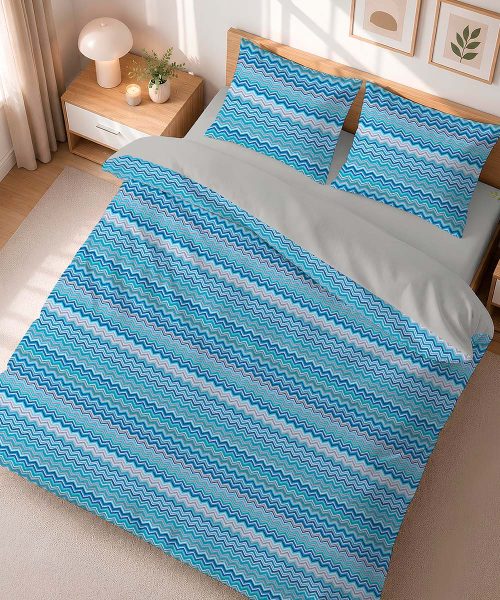 Parure Copripiumino Quadrifoglio Fantasia disegno zig zag azzurro. In cotone e 100% prodotto in Italia. Disponibile sia per letto singolo che per letto matrimoniale.