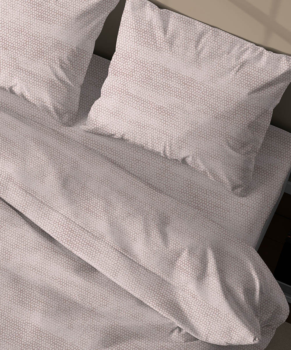 Dettaglio Parure Copripiumino Quadrifoglio Fantasia disegno bon bon beige. In cotone e 100% prodotto in Italia. Disponibile sia per letto singolo che per letto matrimoniale.