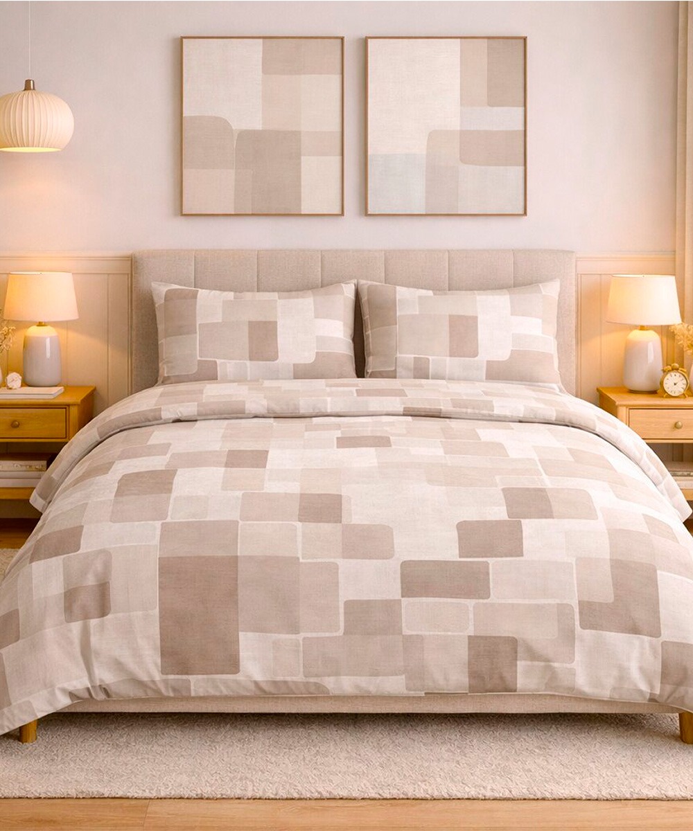 Parure Copripiumino Quadrifoglio Fantasia disegno brick beige stile retrò geometrico. In cotone e 100% prodotto in Italia. Disponibile sia per letto singolo che per letto matrimoniale.