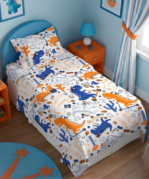 Parure Copripiumino Quadrifoglio Fantasia disegno dinosauri fumetto t-rex. In cotone e 100% prodotto in Italia. Disponibile sia per letto singolo che per letto matrimoniale.
