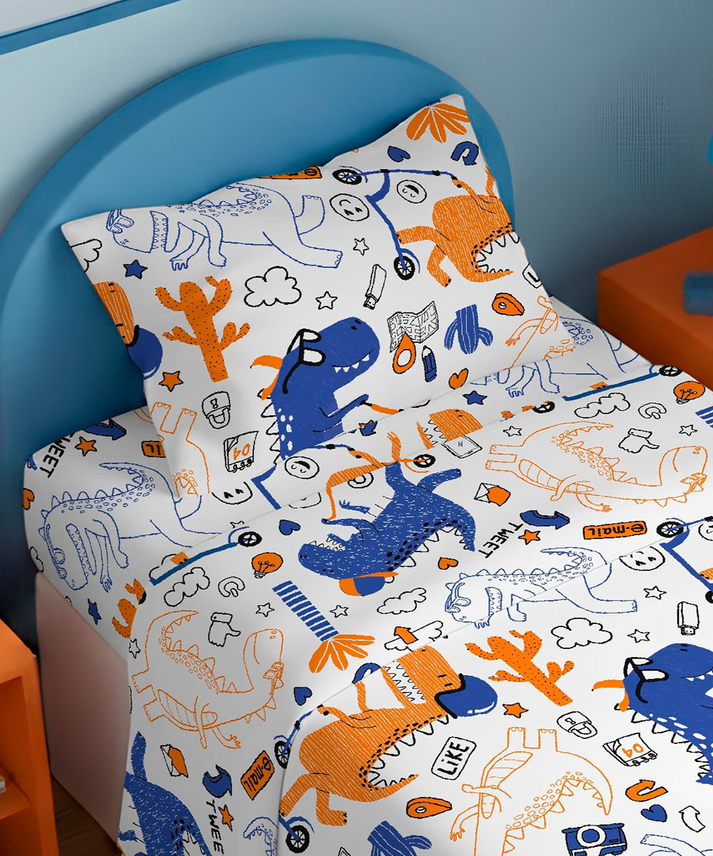 Dettaglio Parure Copripiumino Quadrifoglio Fantasia disegno dinosauri fumetto t-rex. In cotone e 100% prodotto in Italia. Disponibile sia per letto singolo che per letto matrimoniale.