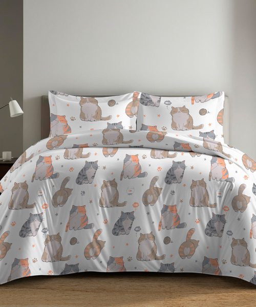 Parure Copripiumino Quadrifoglio Fantasia disegno gatti fumetto micio . In cotone e 100% prodotto in Italia. Disponibile sia per letto singolo che per letto matrimoniale.