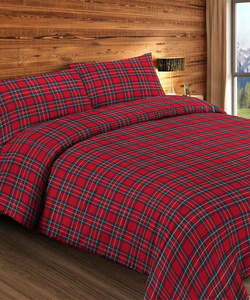 Parure Copripiumino Quadrifoglio fantasia scozzese tartan kilt rosso. In cotone e 100% prodotto in Italia. Disponibile sia per letto singolo che per letto matrimoniale.