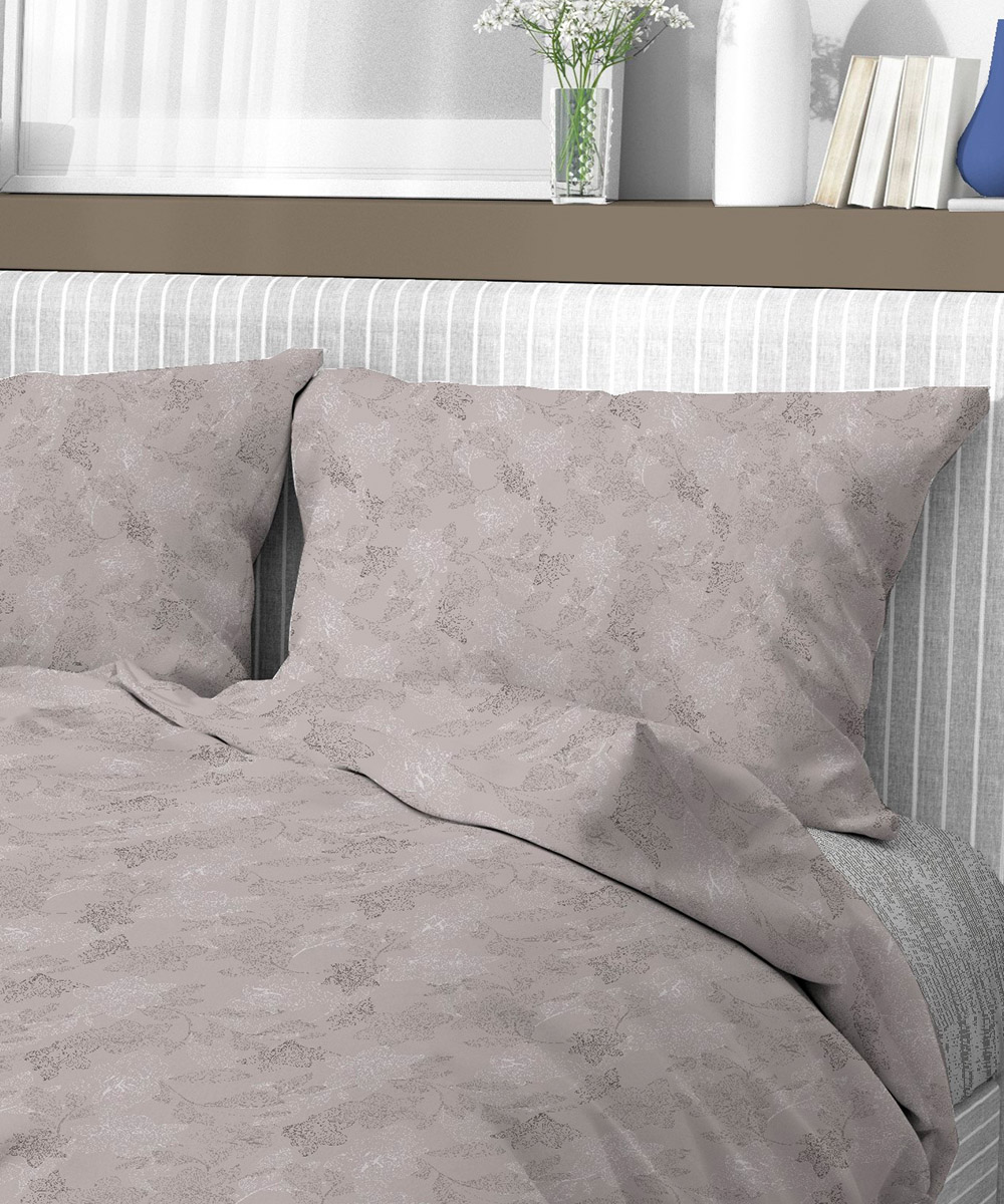 Dettaglio Parure Copripiumino Quadrifoglio Fantasia floreale beige. In cotone e 100% prodotto in Italia. Disponibile sia per letto singolo che per letto matrimoniale.