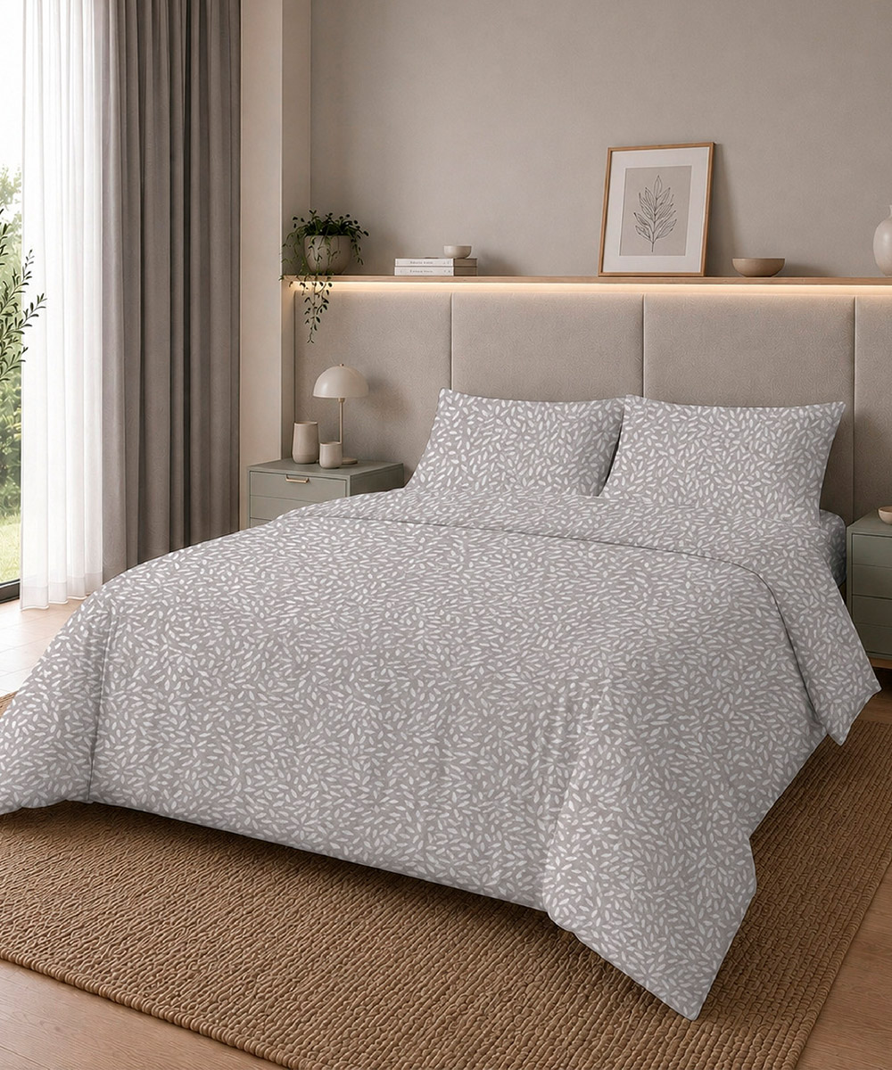 Parure Copripiumino Quadrifoglio Fantasia mosaico beige astratto. In cotone e 100% prodotto in Italia. Disponibile sia per letto singolo che per letto matrimoniale.