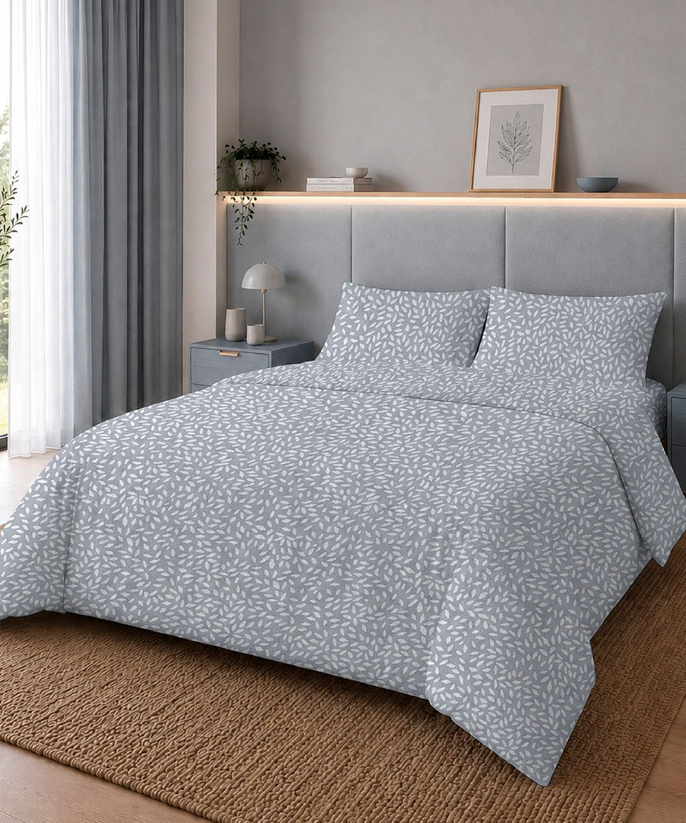 Parure Copripiumino Quadrifoglio Fantasia mosaico grigio astratto. In cotone e 100% prodotto in Italia. Disponibile sia per letto singolo che per letto matrimoniale.
