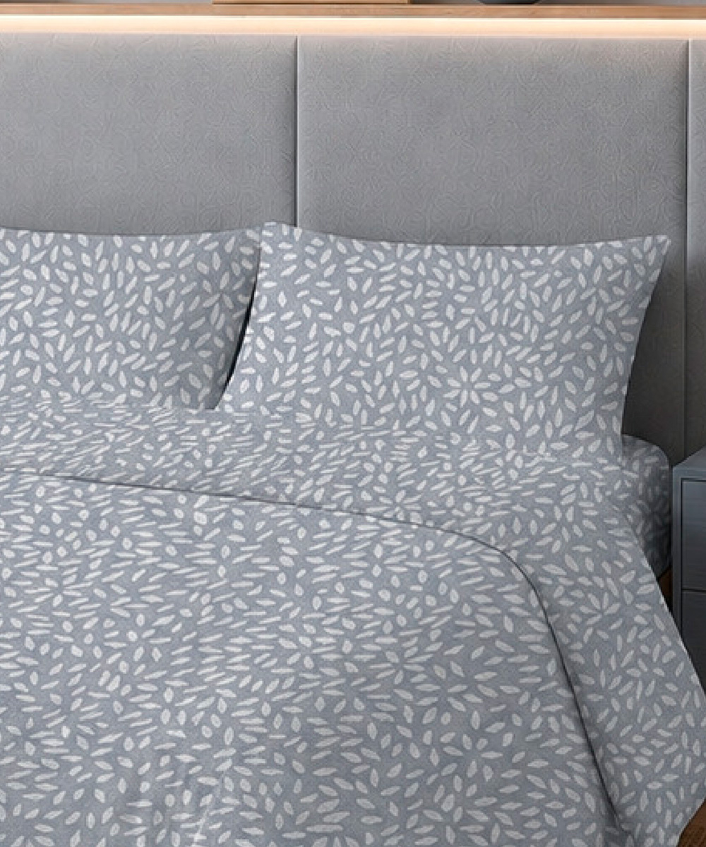 Dettaglio Parure Copripiumino Quadrifoglio Fantasia mosaico grigio astratto. In cotone e 100% prodotto in Italia. Disponibile sia per letto singolo che per letto matrimoniale.