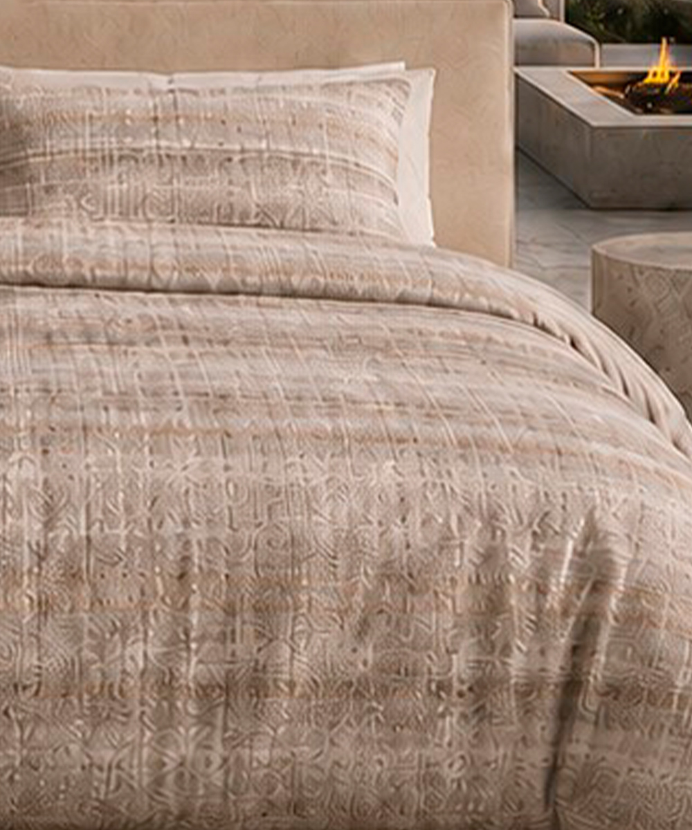 Dettaglio Parure Copripiumino living Trama 12 tortora beige. In pregiato cotone e 100% prodotto in Italia. Stampa digitale alta definizione.
