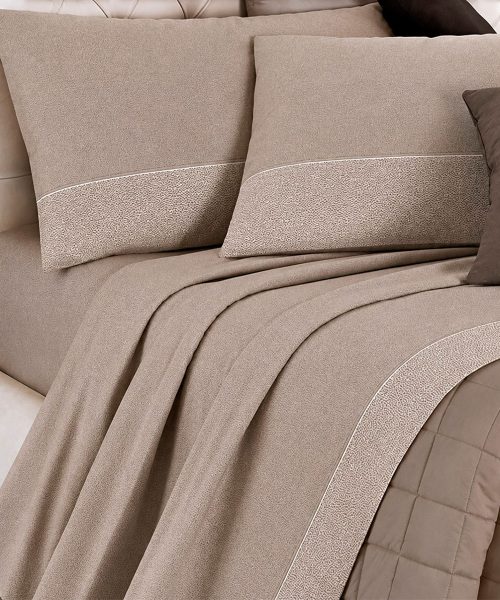 Completo Lenzuola Living Class 12 Tortora. Motivo semplice a pallini / pois adatto a tutti i letti e le camere. 100% cotone e Misura matrimoniale.
