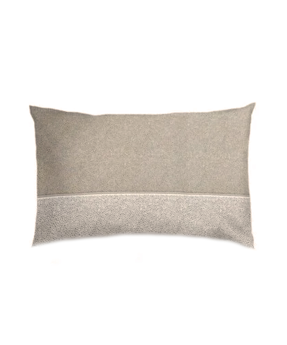 Federe cucini del Completo Lenzuola Living Class 12 Tortora. Motivo semplice a pallini / pois adatto a tutti i letti e le camere. 100% cotone e Misura matrimoniale.
