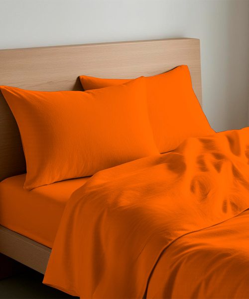 Completo Lenzuola Quadrifoglio Tinta Unita Arancione. In cotone e 100% prodotto in Italia. Disponibile per letto singolo, piazza e mezza e matrimoniale.