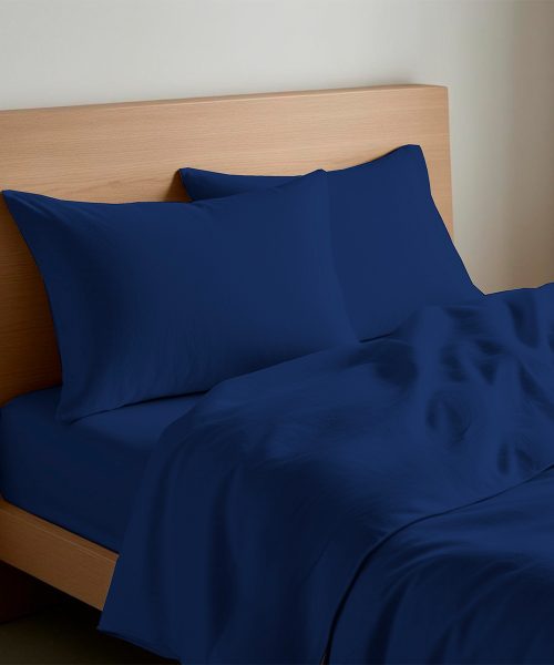 Completo Lenzuola Quadrifoglio Tinta Unita Blu. In cotone e 100% prodotto in Italia. Disponibile per letto singolo, piazza e mezza e matrimoniale.