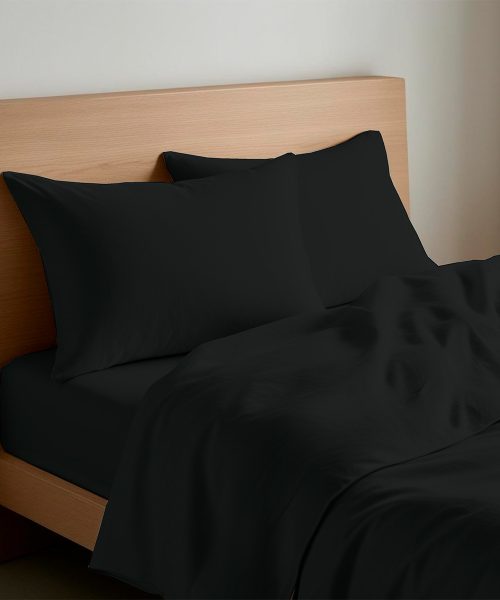 Completo Lenzuola Quadrifoglio Tinta Unita Nero. In cotone e 100% prodotto in Italia. Disponibile per letto singolo, piazza e mezza e matrimoniale.
