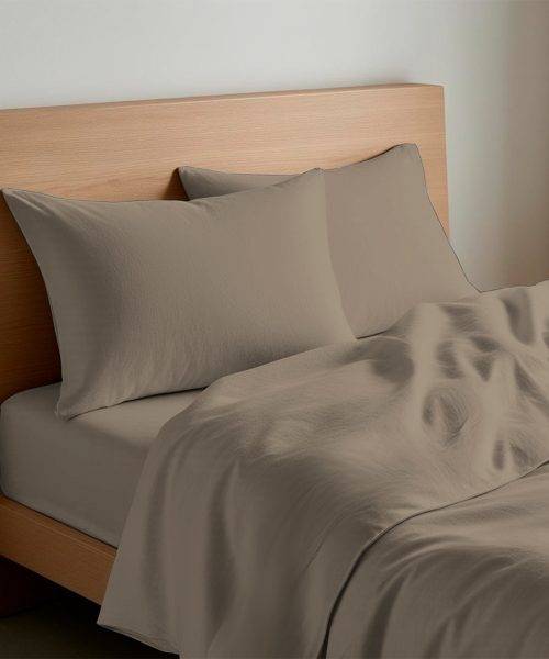 Completo Lenzuola Quadrifoglio Tinta Unita Tortora. In cotone e 100% prodotto in Italia. Disponibile per letto singolo, piazza e mezza e matrimoniale.