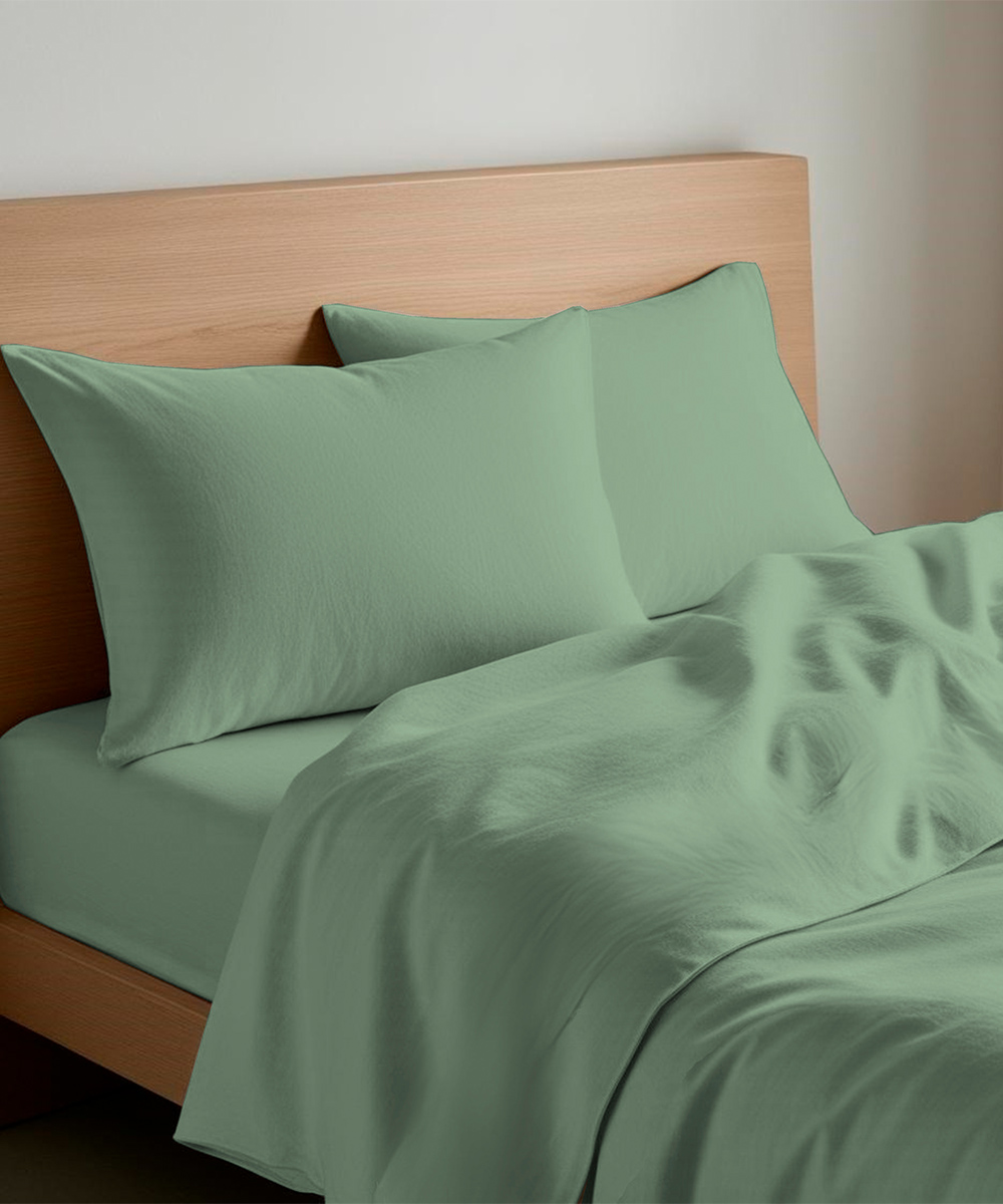 Completo Lenzuola Quadrifoglio Tinta Unita Verde. In cotone e 100% prodotto in Italia. Disponibile per letto singolo, piazza e mezza e matrimoniale.