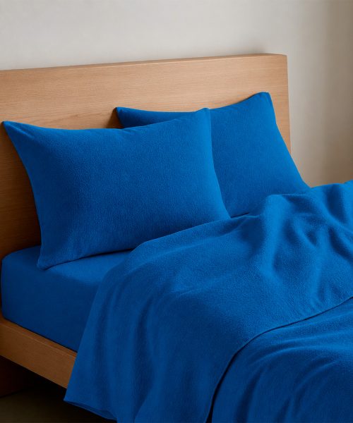 Completo Lenzuola Quadrifoglio Tinta Unita Avio. In cotone di flanella e 100% prodotto in Italia. Disponibile per letto singolo, piazza e mezza e matrimoniale.
