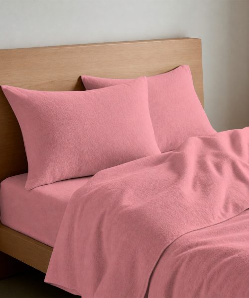 Completo Lenzuola Quadrifoglio Tinta Unita Rosa. In cotone di flanella e 100% prodotto in Italia. Disponibile per letto singolo, piazza e mezza e matrimoniale.